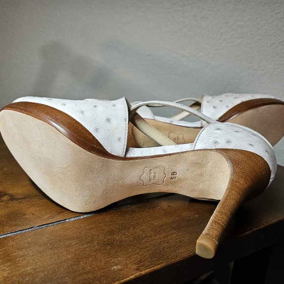 Talbots Leather Ostrich Print Platform Heels Cream Gray Size 5B pre-owned - Picture 6 of 6